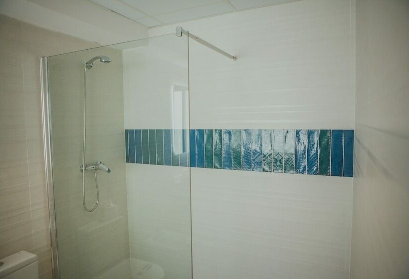 חדר אקונומי, Alay - Adults Only Recommended