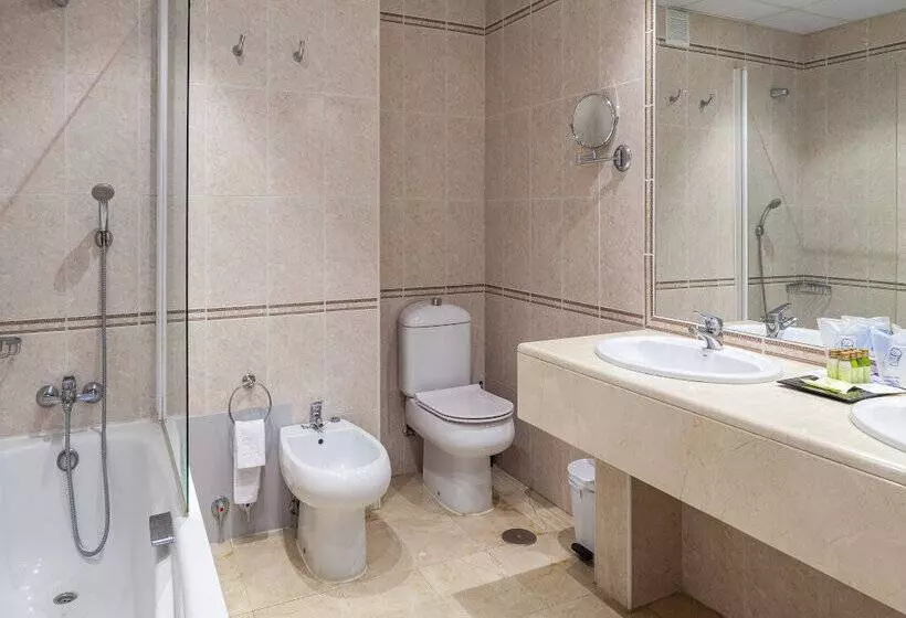 Standard Kolmen Hengen Huone, Alay - Adults Only Recommended