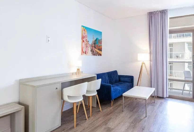 Standard Kolmen Hengen Huone, Alay - Adults Only Recommended