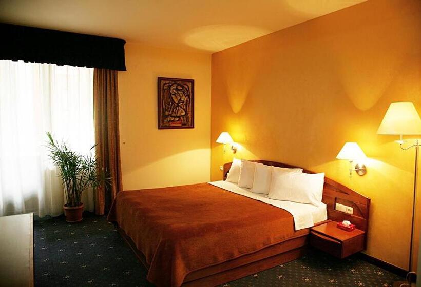 수피리어 룸, Ararat