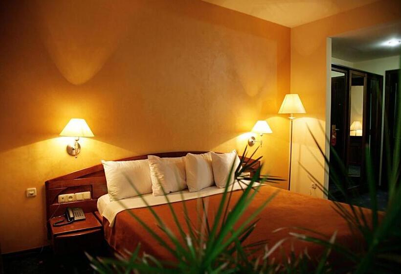 수피리어 룸, Ararat