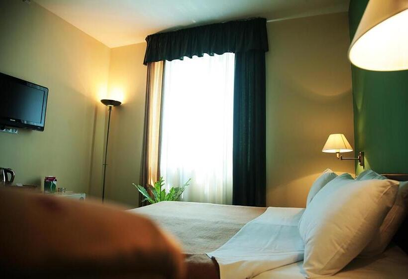 패밀리 룸, Ararat