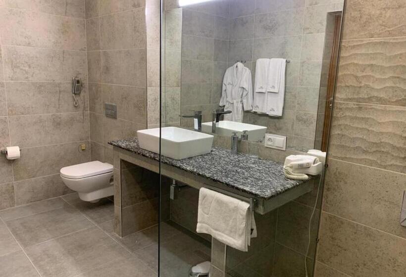 디럭스 룸, Ararat