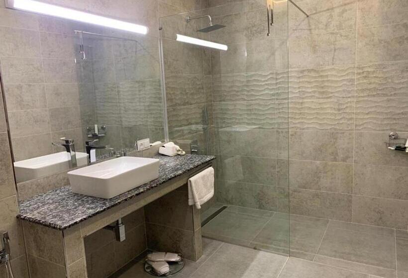 디럭스 룸, Ararat