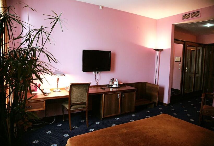 수피리어 룸, Ararat