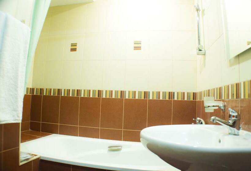 디럭스 룸, Ararat