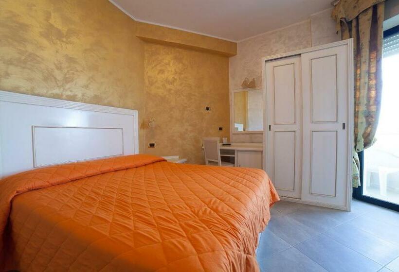 اتاق استاندارد با چشم‌انداز دریا, Diplomat Palace