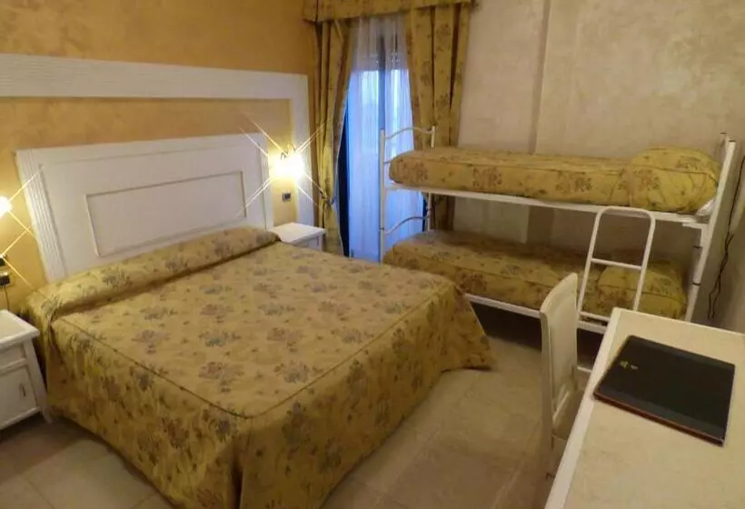 اتاق استاندارد چهار تخته با چشمانداز دریا, Diplomat Palace
