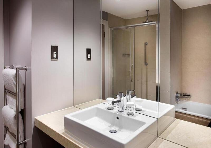 キングサイズベッドのスタンダードルーム, Doubletree By Hilton Glasgow Central