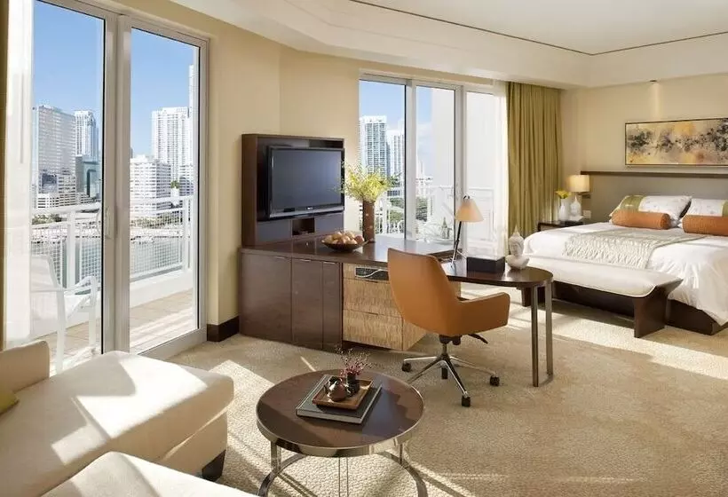 سوئیت جونیور با چشم‌انداز, Mandarin Oriental Miami
