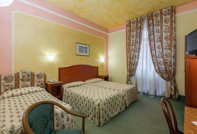 חדר סטנדרט לשלושה, Minerva Palace