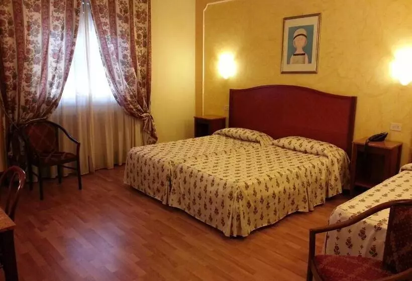 スタンダード４人部屋, Minerva Palace