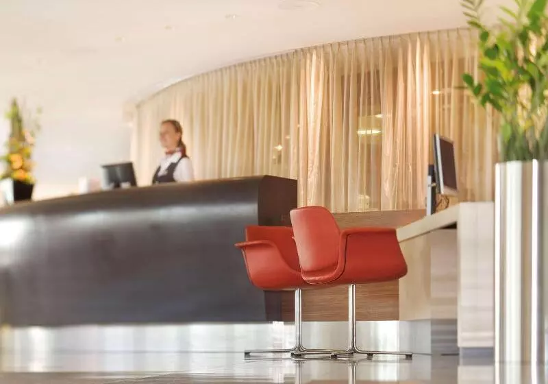 اتاق سوپریور با تخت بزرگ, Mövenpick Hotel Zurich Airport