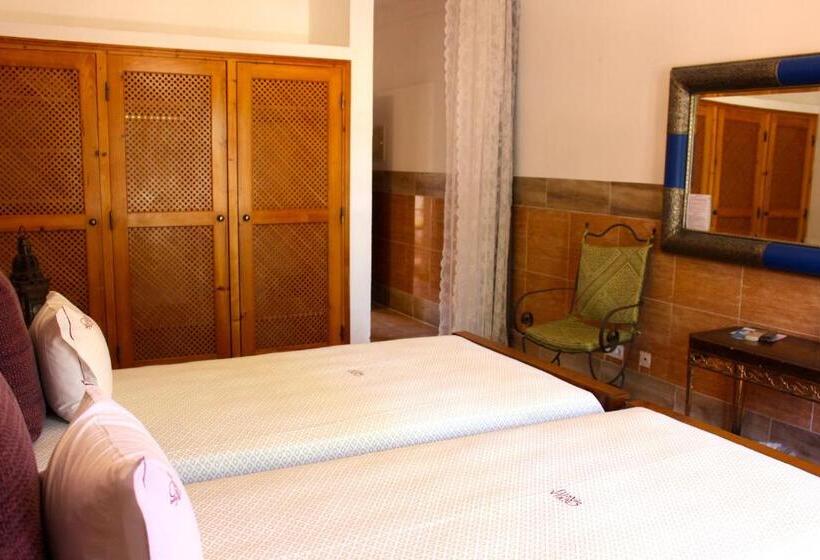 Classic room with balcony, De Charme Capela Das Artes