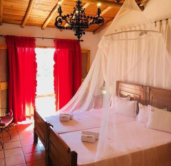 Classic room with balcony, De Charme Capela Das Artes