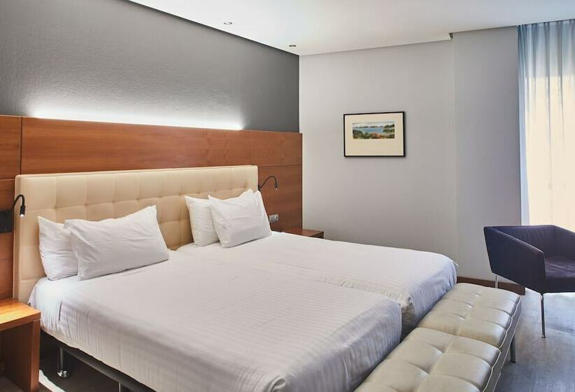 标准间, Silken Coliseum