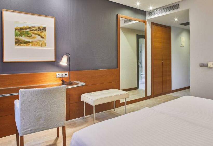 带城市景观的高级房间, Silken Coliseum