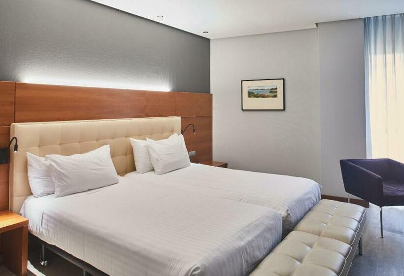 带城市景观的高级房间, Silken Coliseum