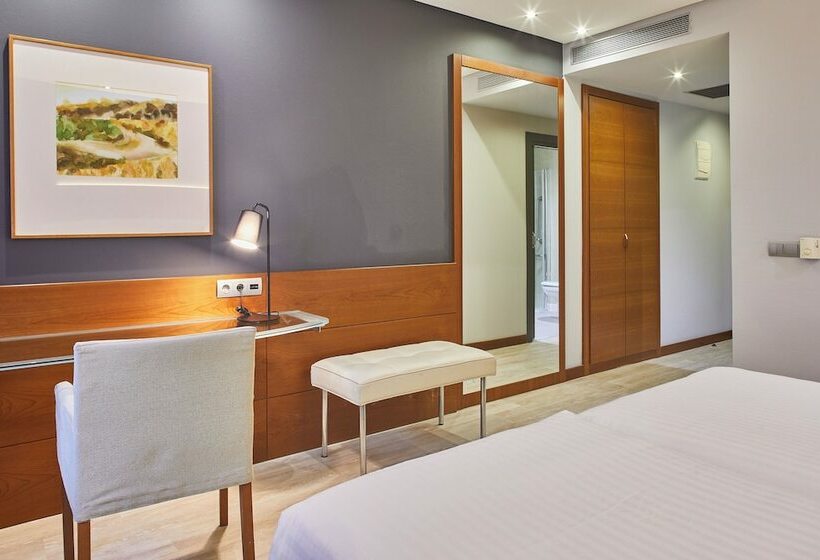 带城市景观的高级房间, Silken Coliseum