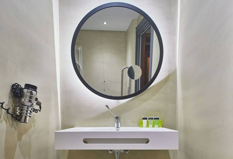 带城市景观的高级房间, Silken Coliseum