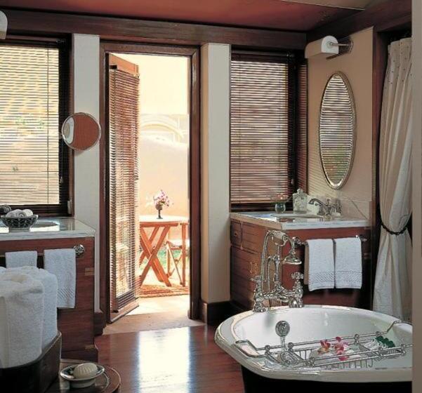 Deluxe Tent, The Oberoi Vanyavilas Wildlife Resort, Ranthambhore