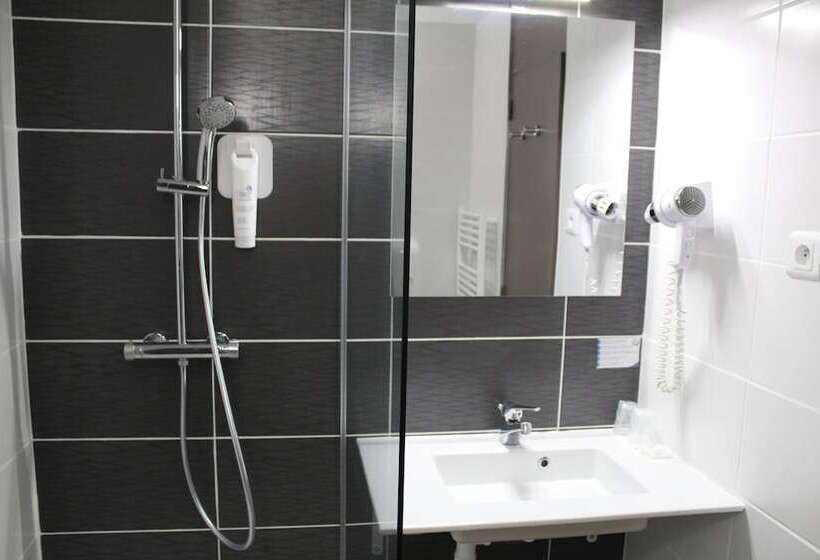 Номер Стандарт Трехместный, The Originals City, Hôtel La Terrasse, Tours Nord