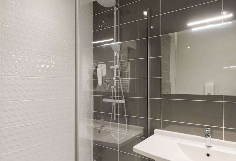 Номер Стандарт Трехместный, The Originals City, Hôtel La Terrasse, Tours Nord