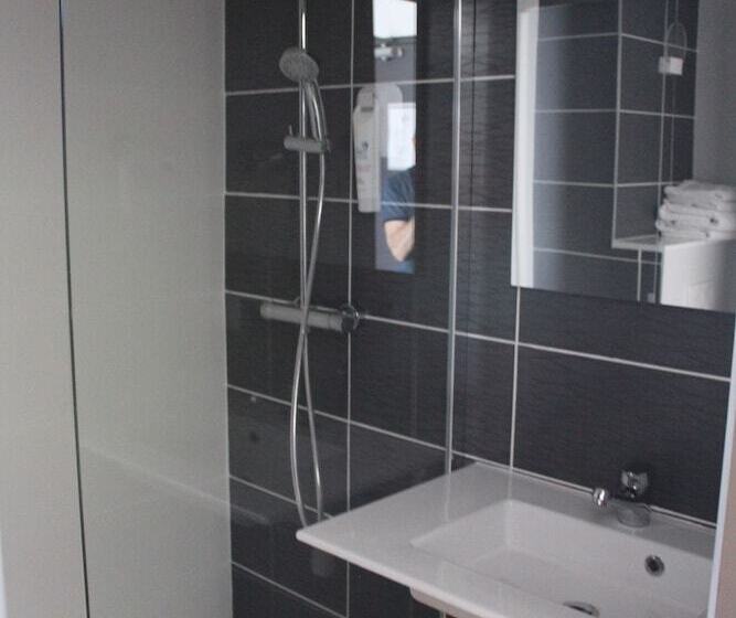 Номер Стандарт Трехместный, The Originals City, Hôtel La Terrasse, Tours Nord