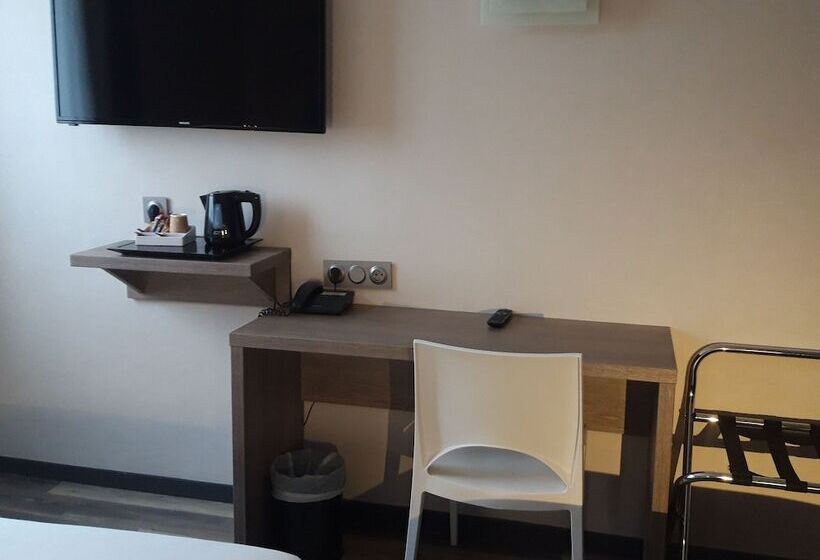 Номер Стандарт Трехместный, The Originals City, Hôtel La Terrasse, Tours Nord