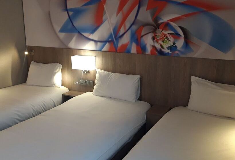 Номер Стандарт Трехместный, The Originals City, Hôtel La Terrasse, Tours Nord