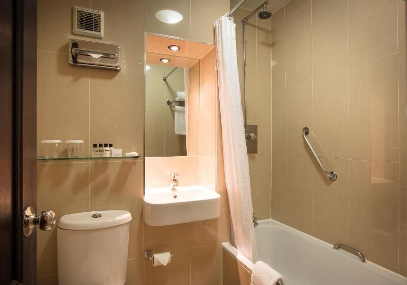 디럭스 룸, Thistle London Heathrow Terminal 5