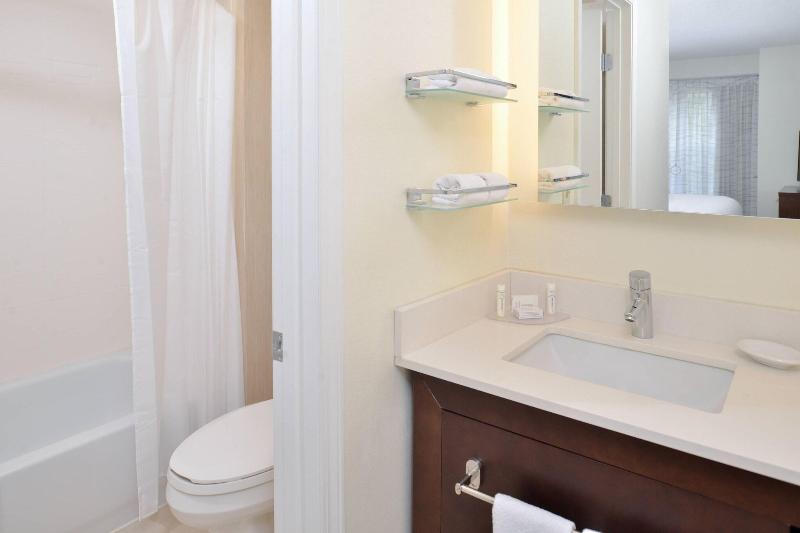 스탠다드 룸 킹사이즈 침대, Thistle London Heathrow Terminal 5