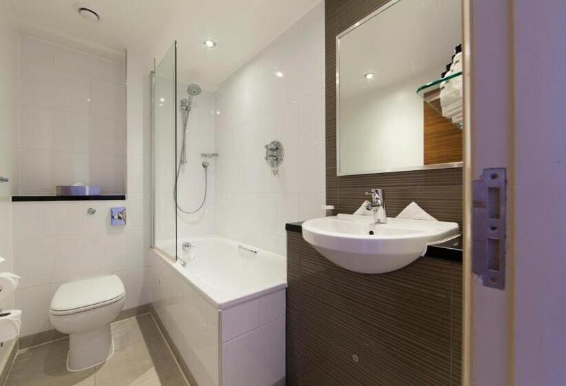 Полулюкс Вид на Сад, Thistle London Hyde Park Kensington Gardens