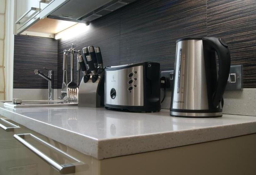 استودیوی استاندارد, Space Apart