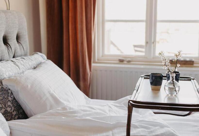 اتاق استاندارد با چشمانداز باغ, Sköllengården