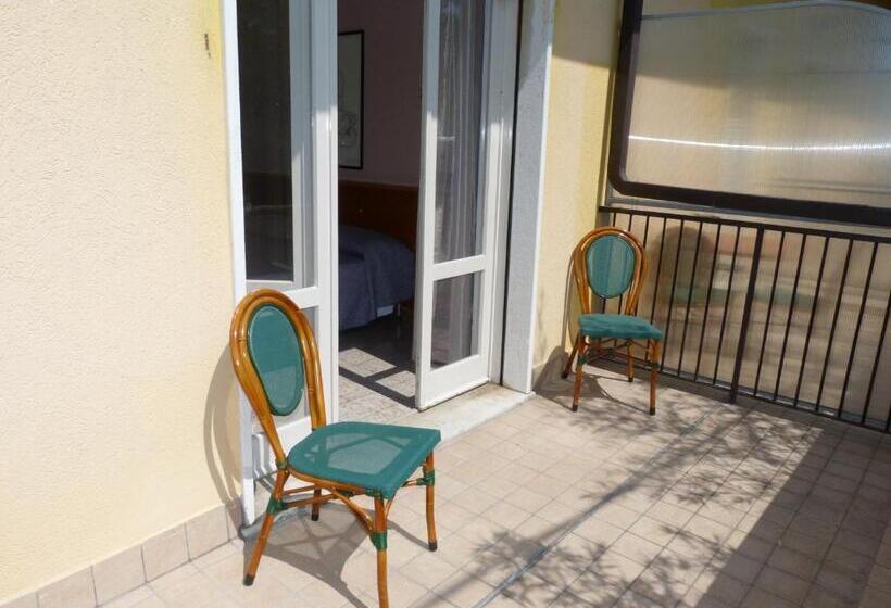 スタンダードトリプルルーム, Le Colline Del Garda