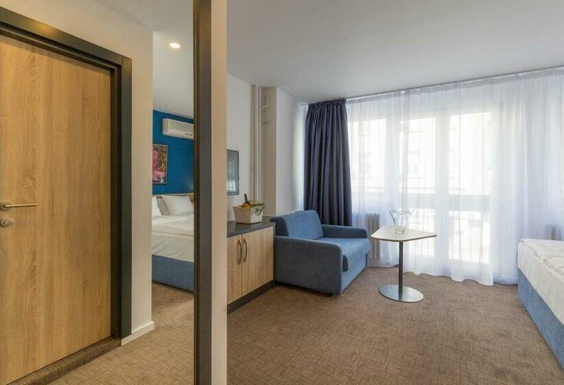 اتاق استاندارد با بالکن, Premium Crown Suites