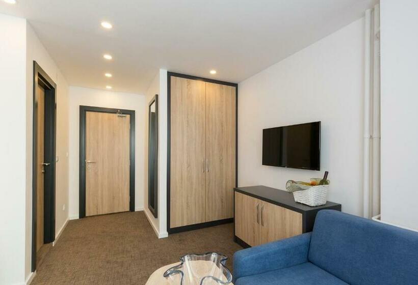 اتاق استاندارد با بالکن, Premium Crown Suites