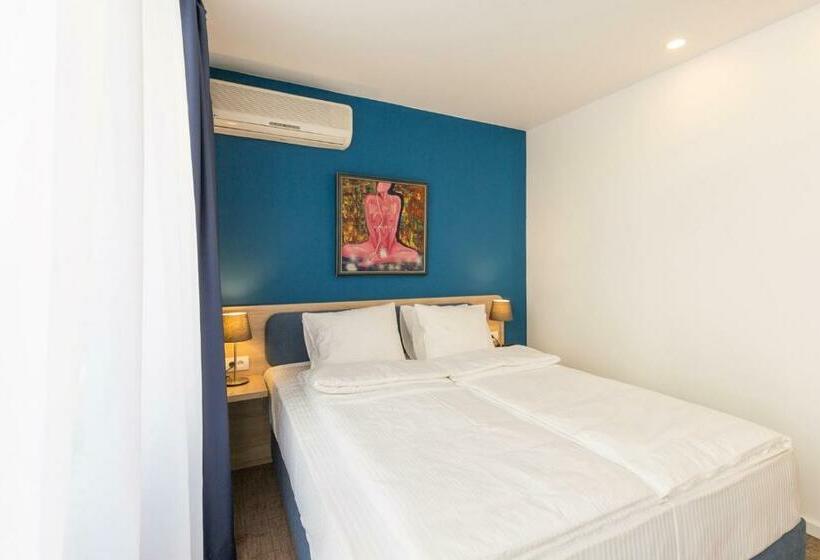 اتاق استاندارد با بالکن, Premium Crown Suites