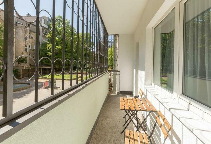 سوئیت 2 خوابه, Premium Crown Suites