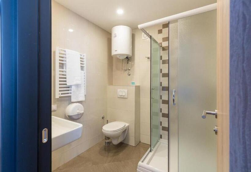 اتاق استاندارد با تخت بزرگ, Premium Crown Suites