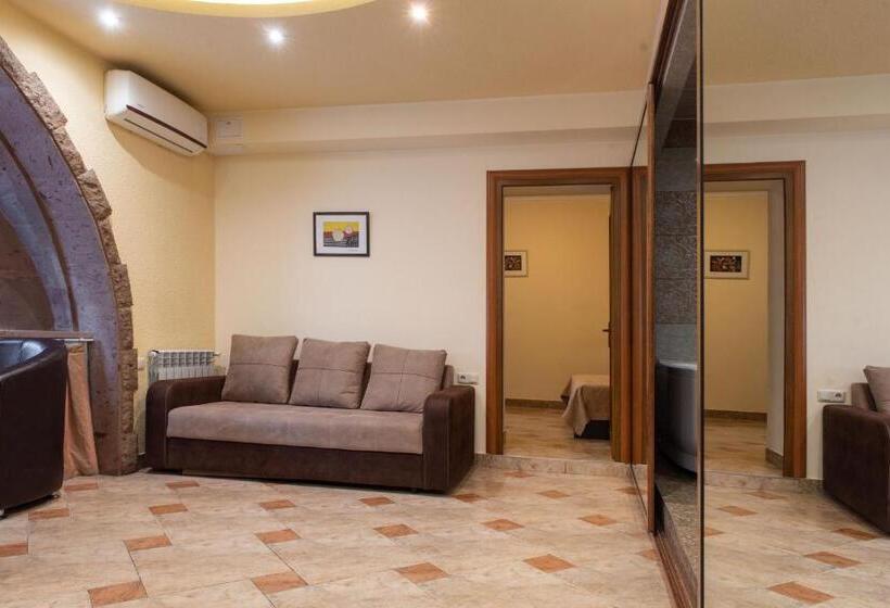 수피리어 스위트, Skyline Hotel Yerevan