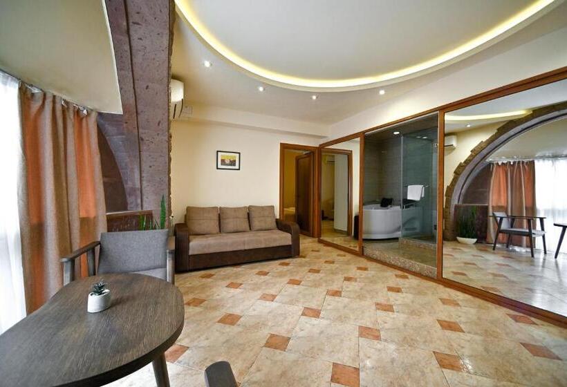 수피리어 스위트, Skyline Hotel Yerevan