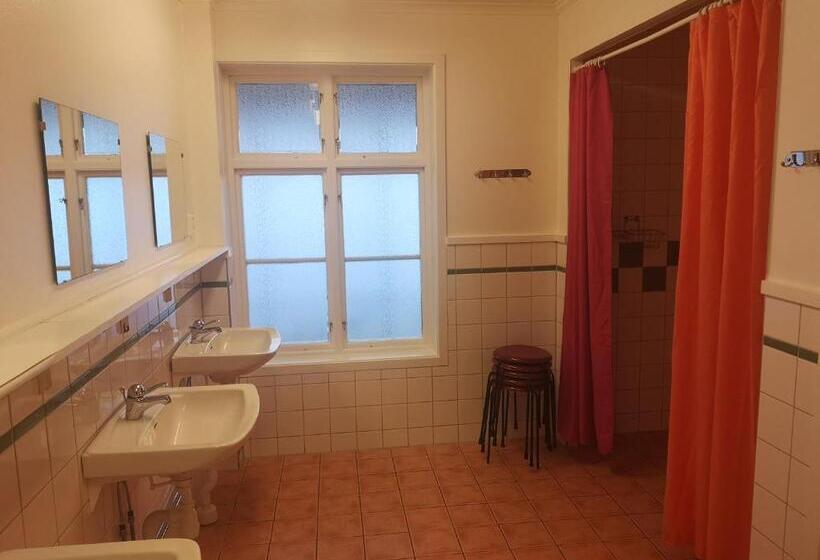 חדר סטנדרטי לארבעה עם חדר אמבטיה משותף, Gustafsbergs Badhotell & Vandrarhem