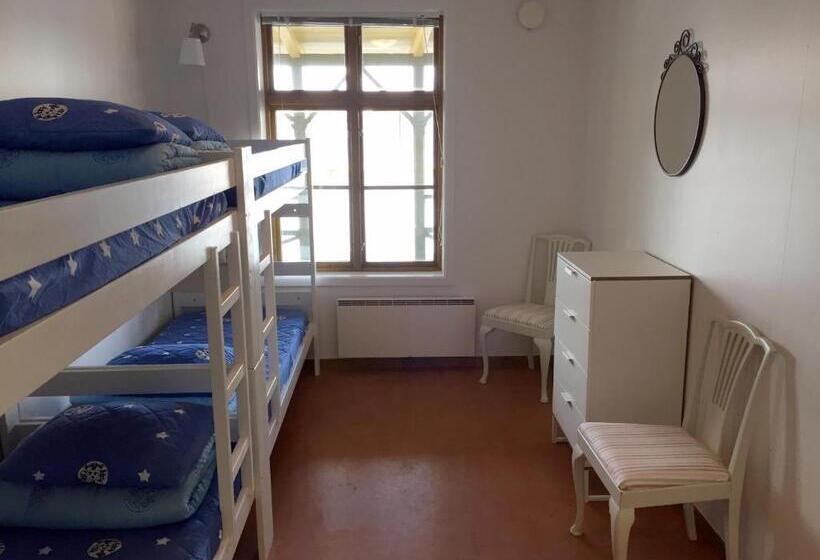 חדר סטנדרטי לארבעה עם חדר אמבטיה משותף, Gustafsbergs Badhotell & Vandrarhem