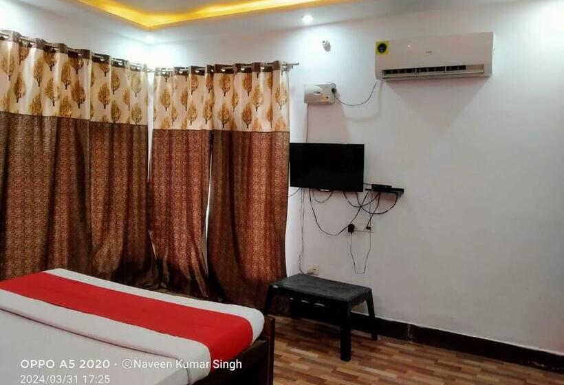 اتاق کلاسیک سه تخته, Flagship Prayag Villa