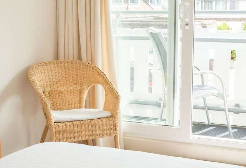 带海景的带双人床的标准间, Knoll House