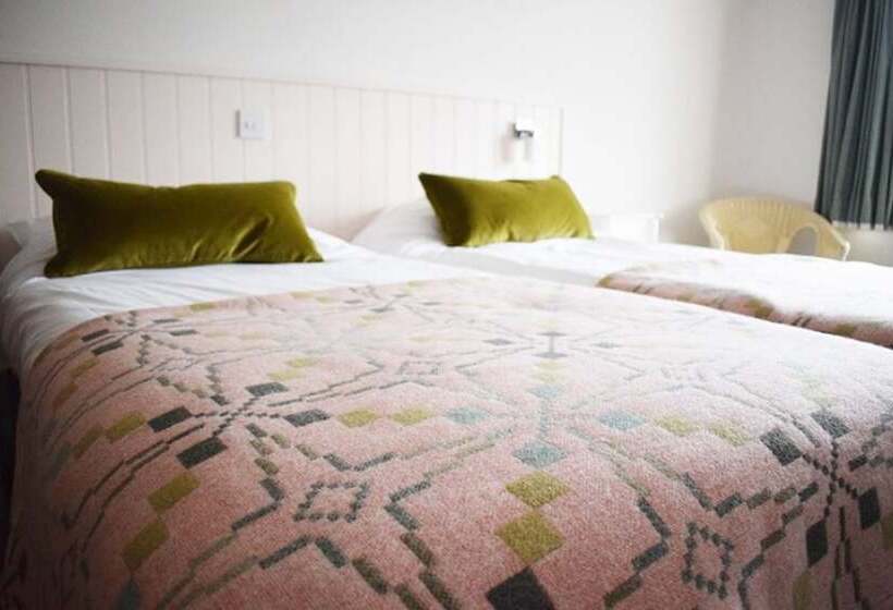 带3个卧室的套间, Knoll House