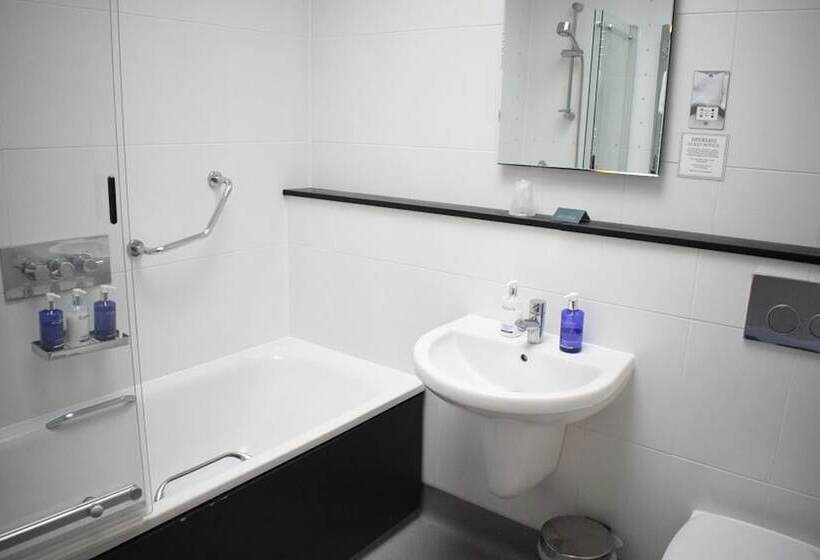 带3个卧室的套间, Knoll House