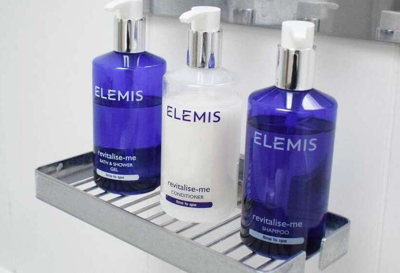 带3个卧室的套间, Knoll House